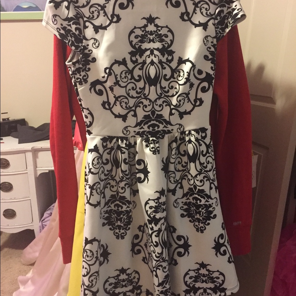 Black and white B Darlin size 1/2